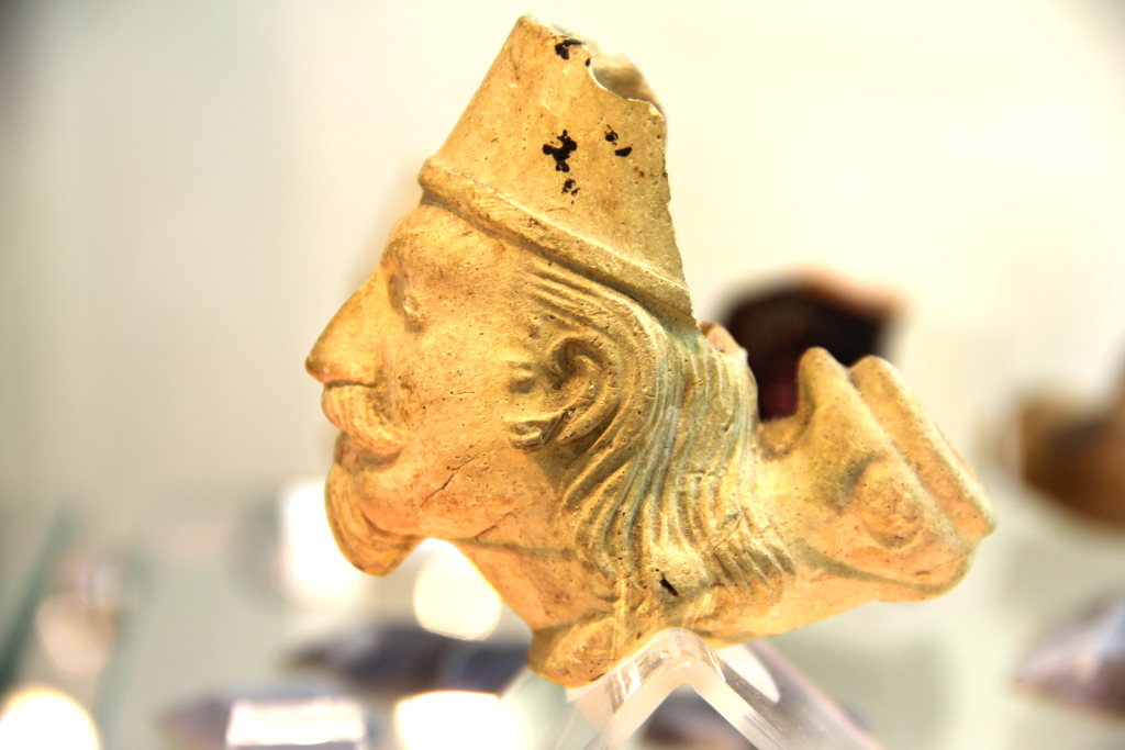 pipa in terracotta a forma di testa di turco; Museo Archeologico della Laguna di Marano, museo della laguna